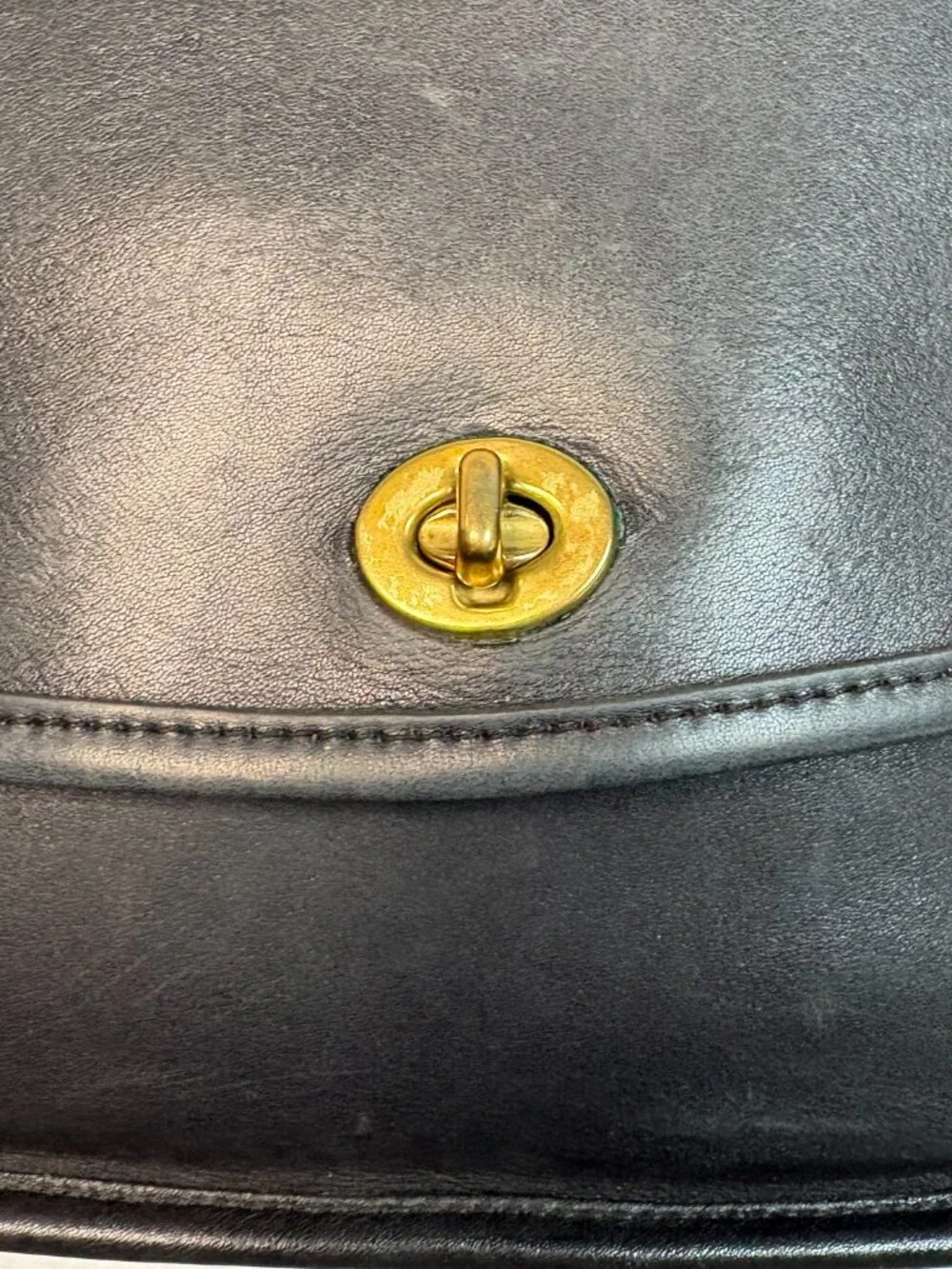 Vintage Coach Black Leather City Bag 9790 Crossbody Turnlock Messenger Classic